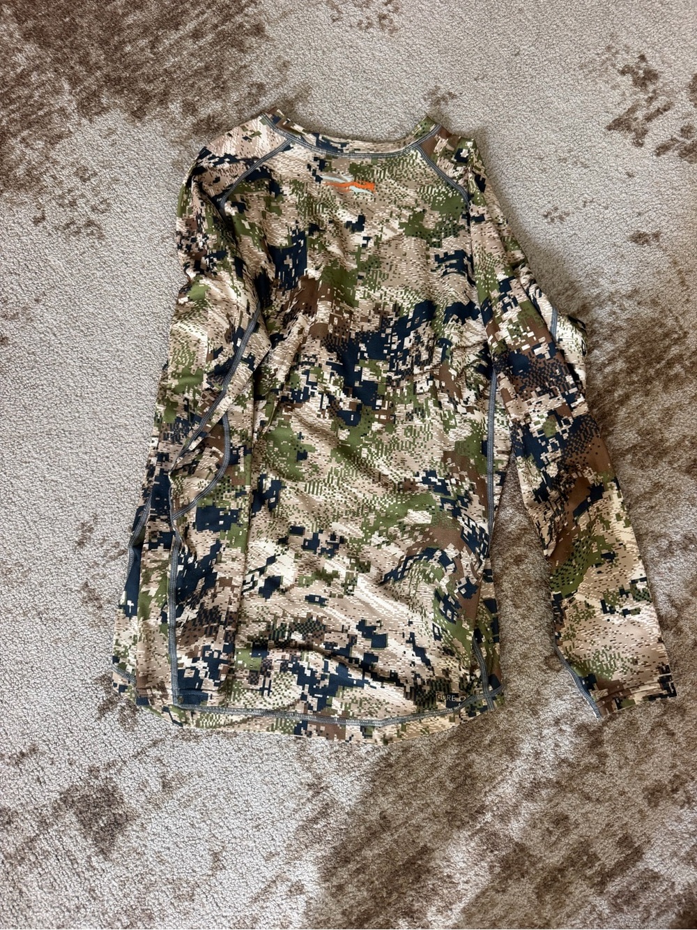 Sitka Camouflage size 32 pants and large shirt - Picture 3 of 3